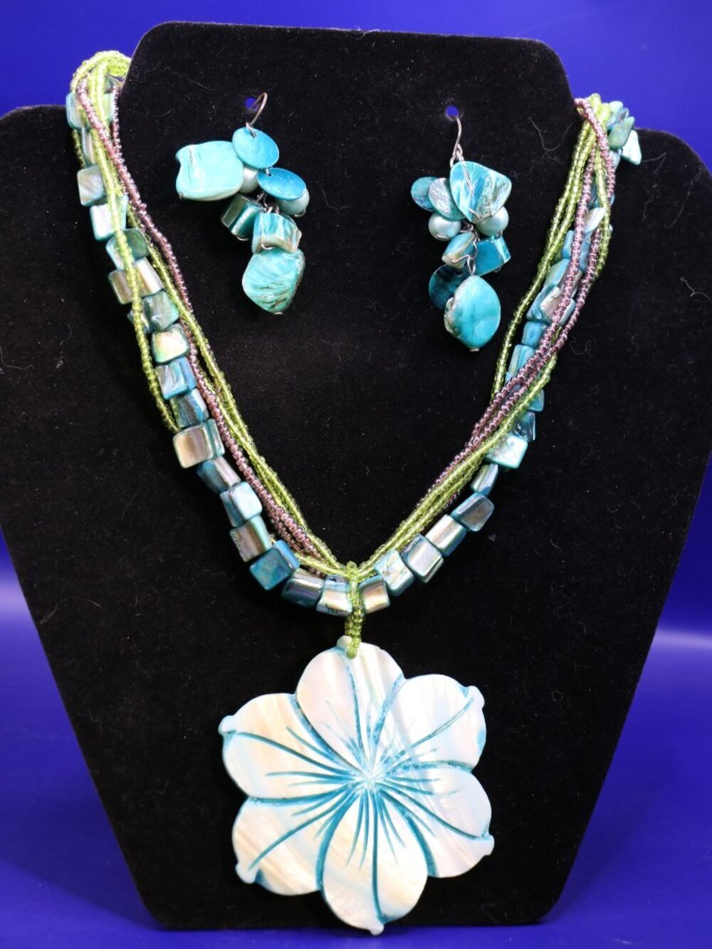 Carved Mother-of-Pearl Hibiscus Flower Multistrand Necklace W/ Earrings